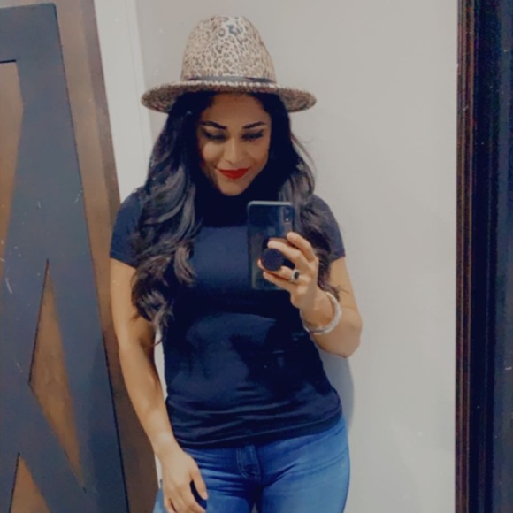 Meet your Posher, RociLili - Picture 3 of 4